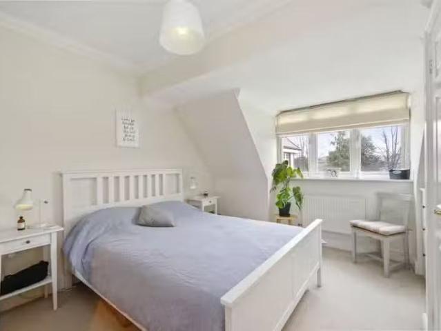Apartment for rent in Blackhills, Surrey