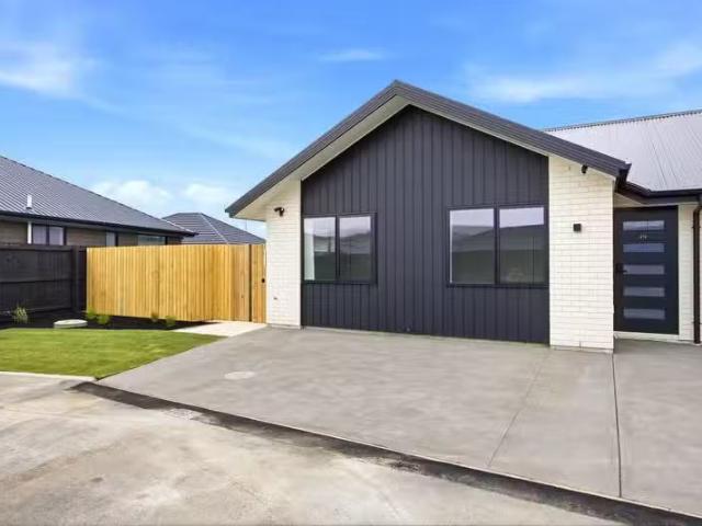 House for rent in Chaslands, Canterbury