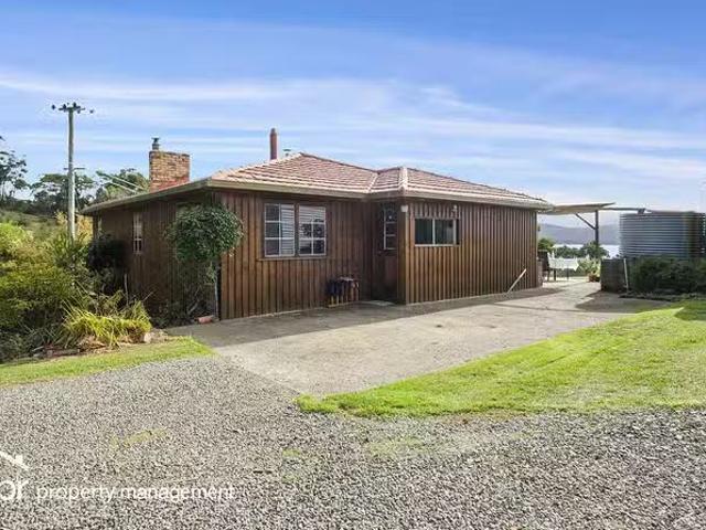 House for rent in Police Point, Tasmania