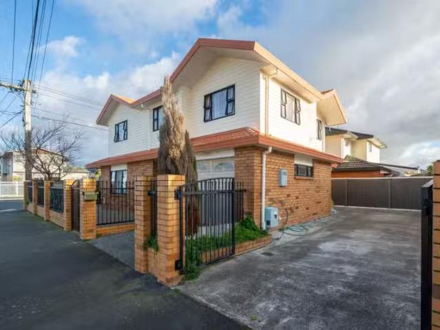 Apartment for rent in Paremoremo, Oroua County