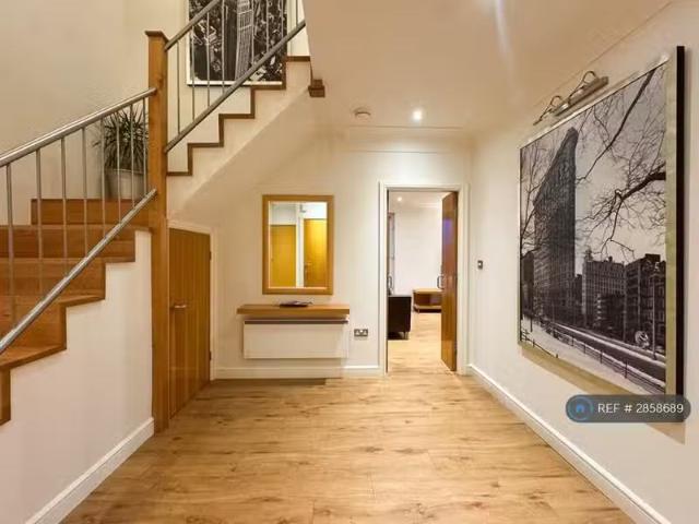 House for rent in Calderstones
