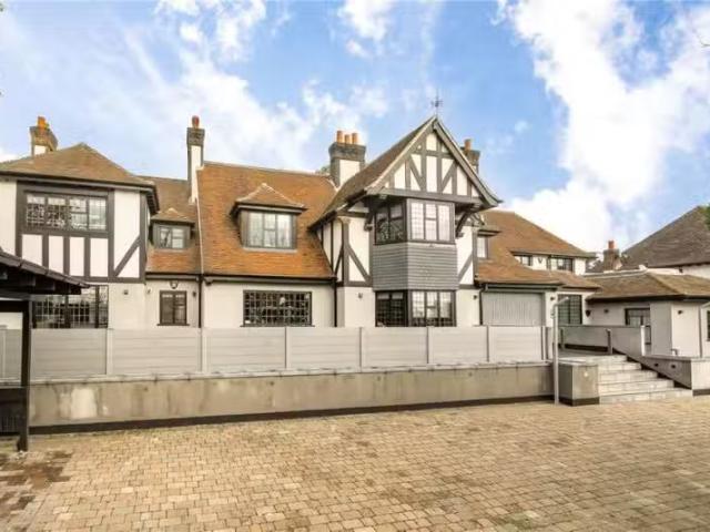 House for rent in Hadley Wood, Greater London