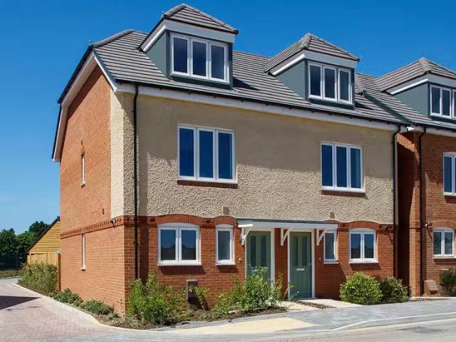 House for rent in Littlecote, West Sussex
