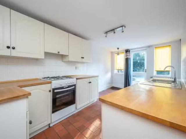 House for rent in Kensington, Cat Hill