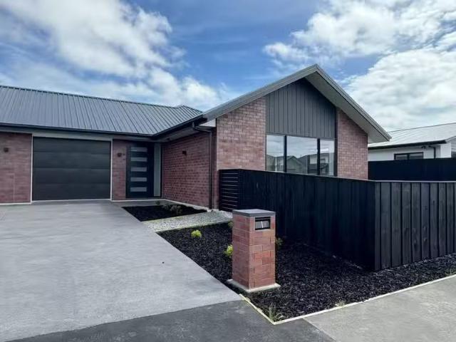 House for rent in Chaslands, Canterbury