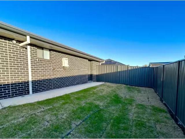 Condo for rent in Piallamore, New South Wales