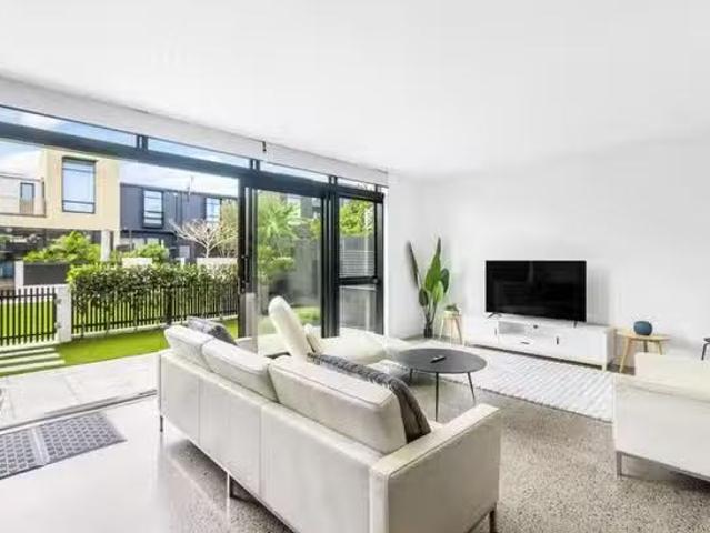 Apartment for rent in Paremoremo, Oroua County