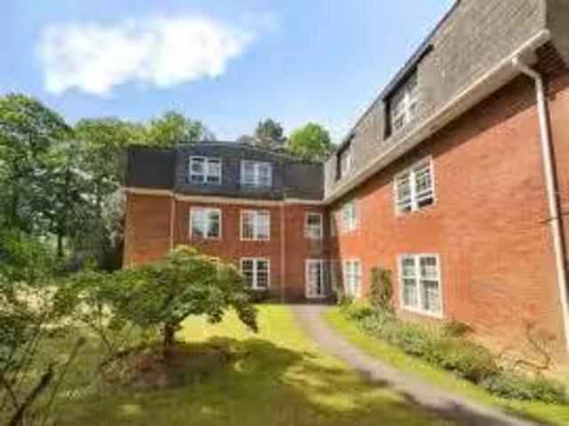 Apartment for rent in Heol-las, Surrey