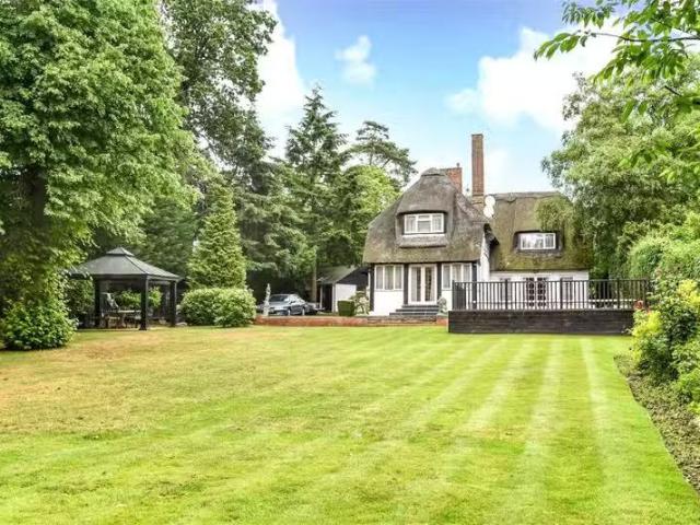 House for rent in Hatch End, Greater London