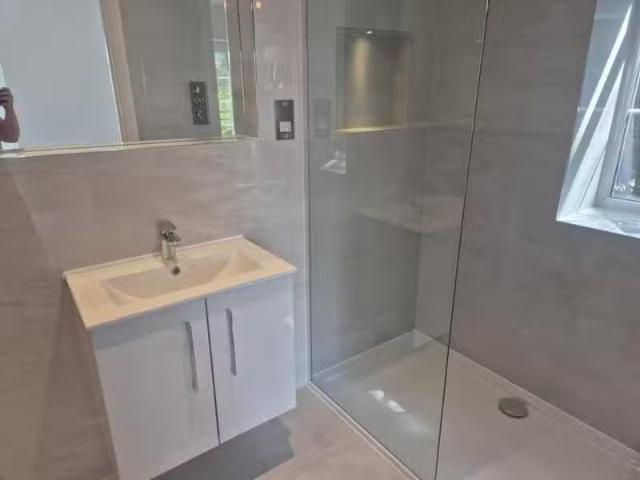 House for rent in London Borough of Croydon, Cat Hill