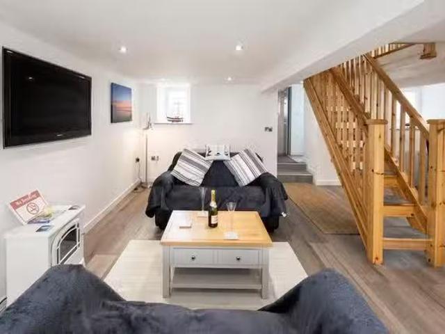 Apartment for rent in Dol-y-bont, Wales