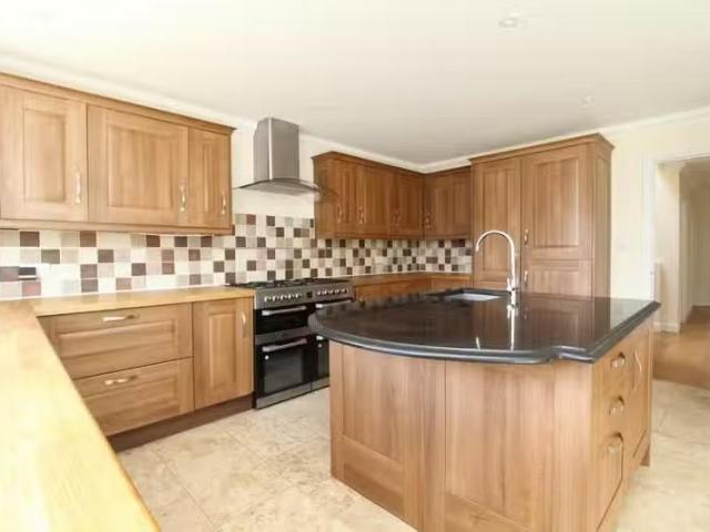 House for rent in Navestock Side, Essex