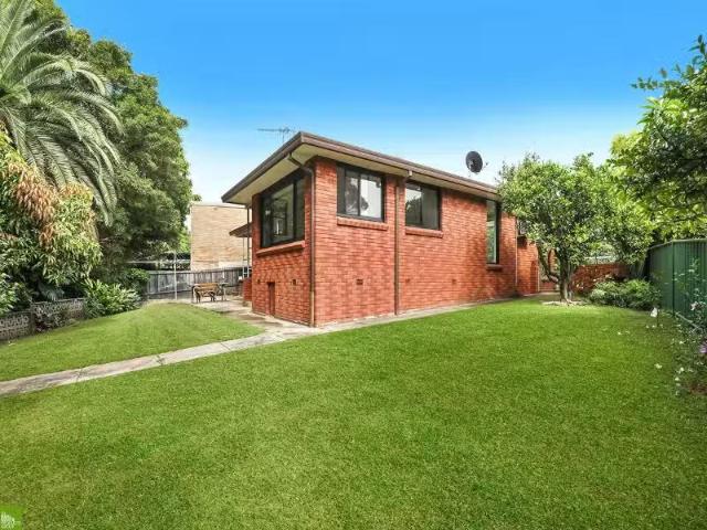 House for rent in Wollongong West, New South Wales