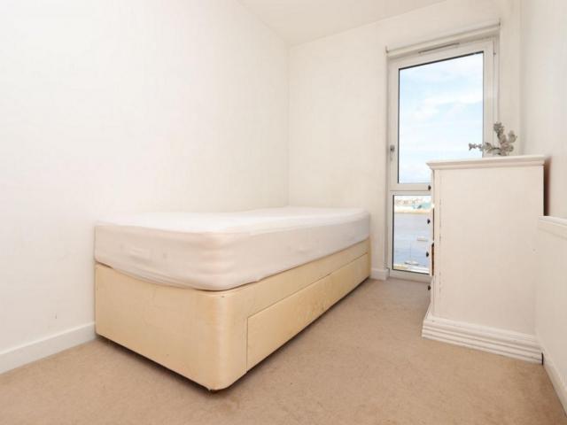Room for rent in Greenwich Peninsula, Greater London