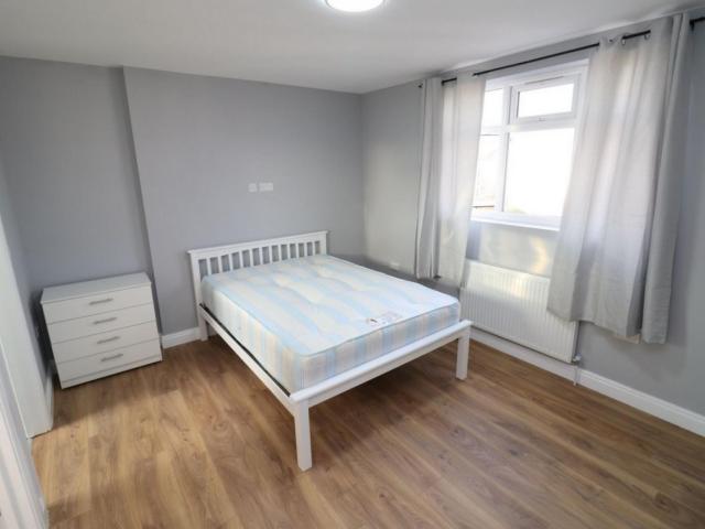 Room for rent in London Borough of Ealing, Greater London