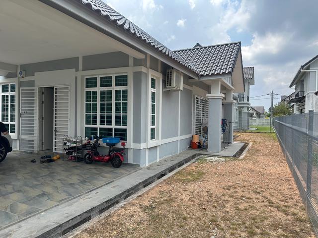 Bungalow for sale in Malaka