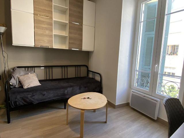 Studio location à Thiers, Nice