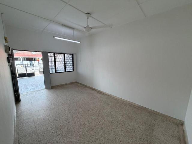 Terraced House for sale in Malaka