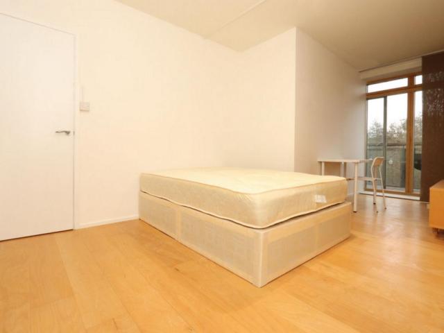 Room for rent in East Greenwich, Greater London
