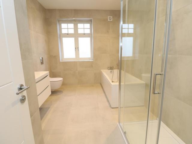 Room for rent in Bush Hill Park, Greater London