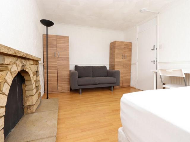 Room for rent in Avebury East Estate, Bethnal Green