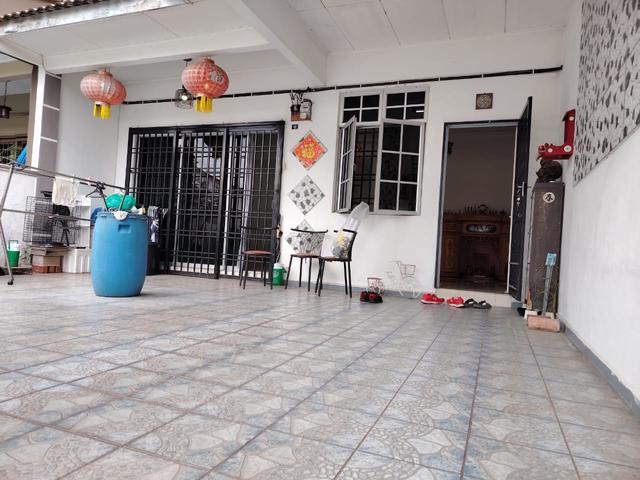 Terraced House for sale in Malaka
