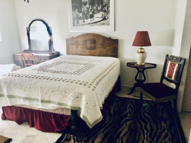 Room for rent in Sherman Oaks Neighborhood Council District, Canoga Park