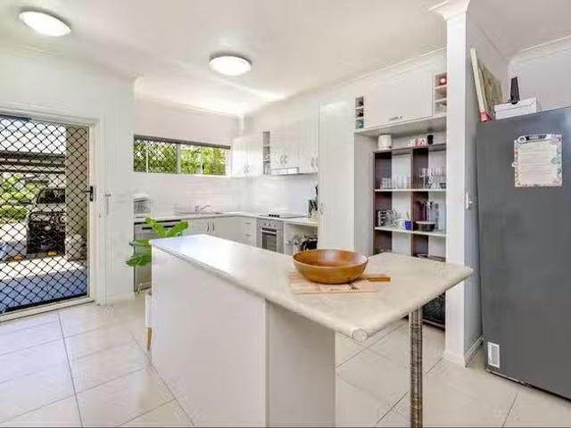 Apartment for rent in Redlynch, Queensland