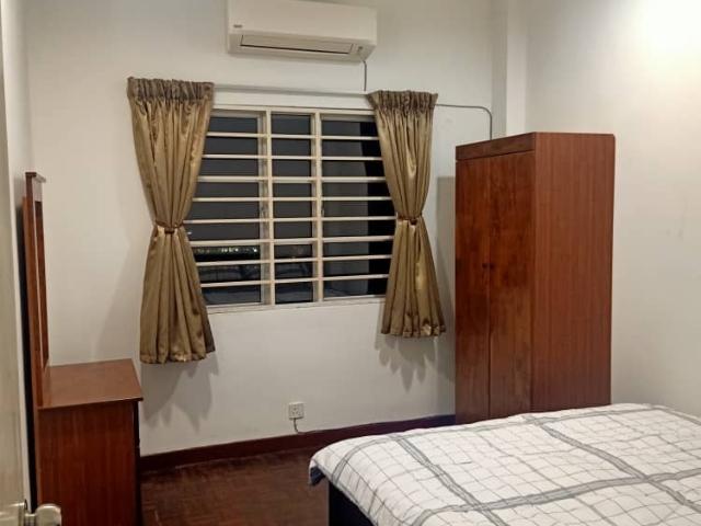 Room for rent in Petaling, Alam Impian