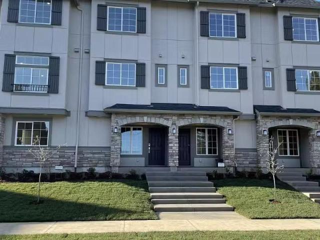 Condo for rent in Portland
