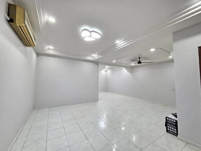 Terraced House for sale in Malaka