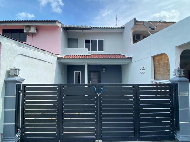 Terraced House for sale in Malaka