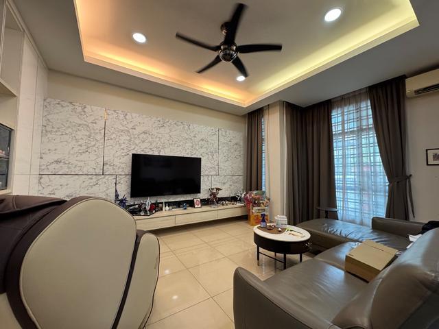 Terraced House for sale in Malaka