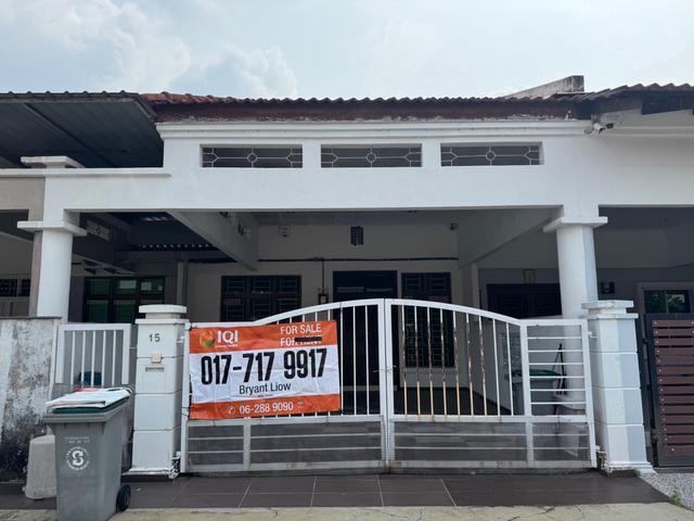 Terraced House for sale in Malaka