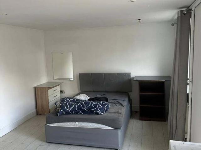 Studio for rent in Wealdstone, Greater London