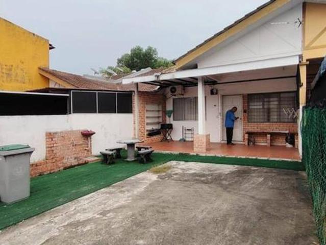 Terraced House for sale in Malaka