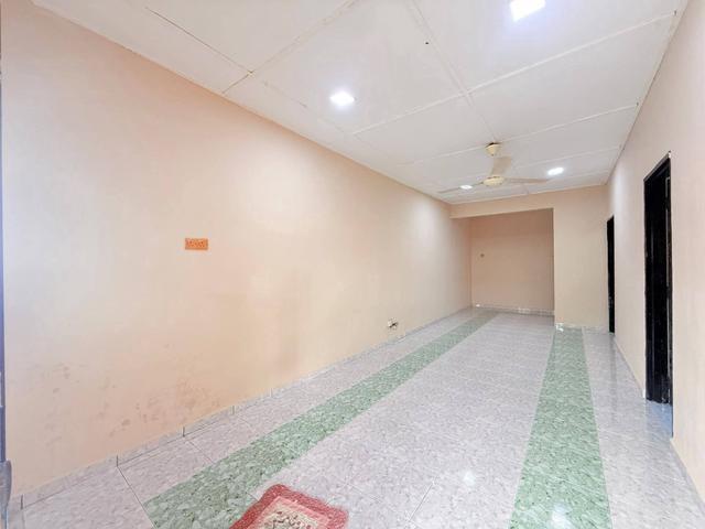 Terraced House for sale in Malaka