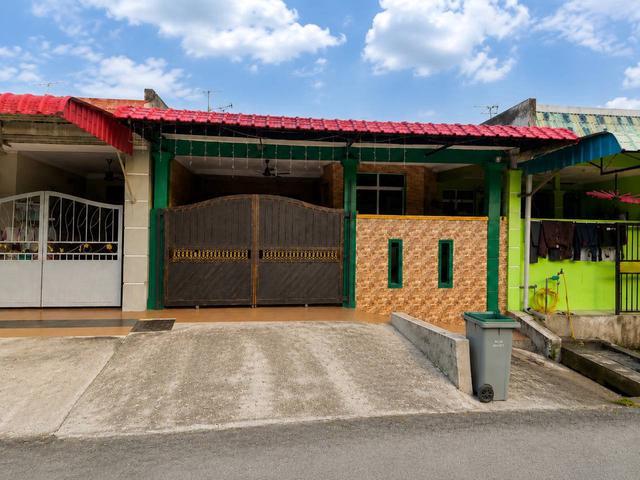 Terraced House for sale in Malaka