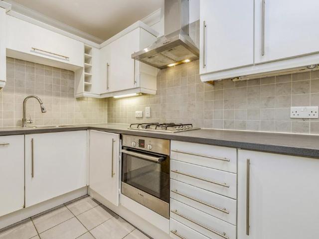 Apartment for rent in Red Hill, Surrey