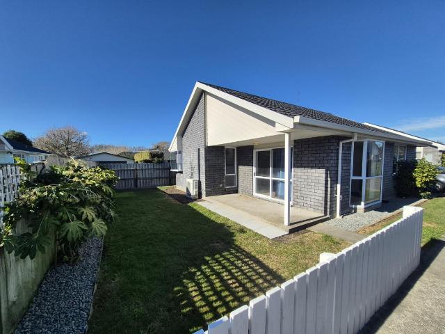 Apartment for rent in Chaslands, Canterbury