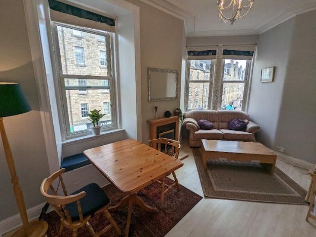 Apartment for rent in Southside, Scotland