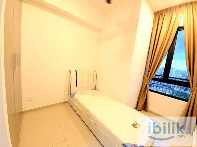 Room for rent in Kampung Baru Salak Selatan, Kuala Lumpur
