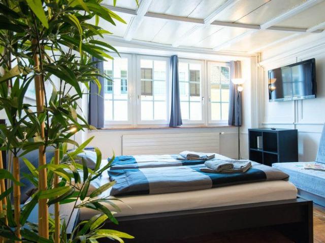 Studio mieten in Einigen, Zürich