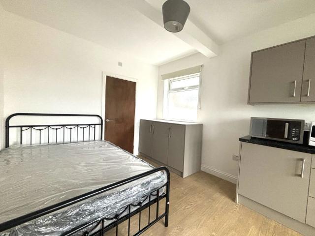 Studio for rent in Northfield, West Midlands