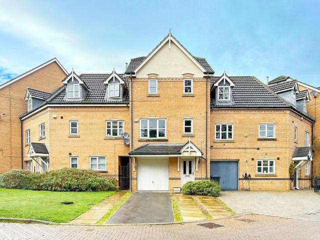 Townhouse for rent in Kingsley, Harrogate