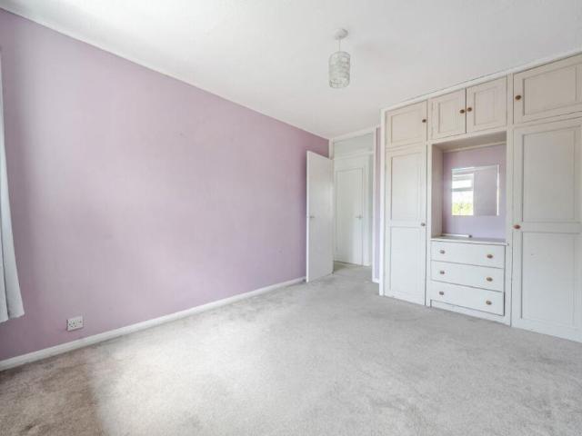 Apartment for rent in Farncombe, Waverley