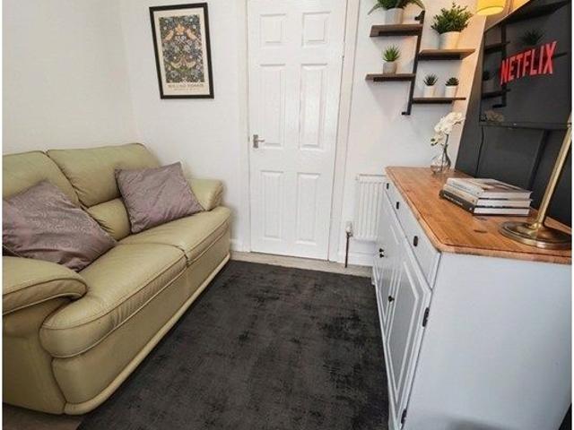 Room for rent in Ponders End, Greater London