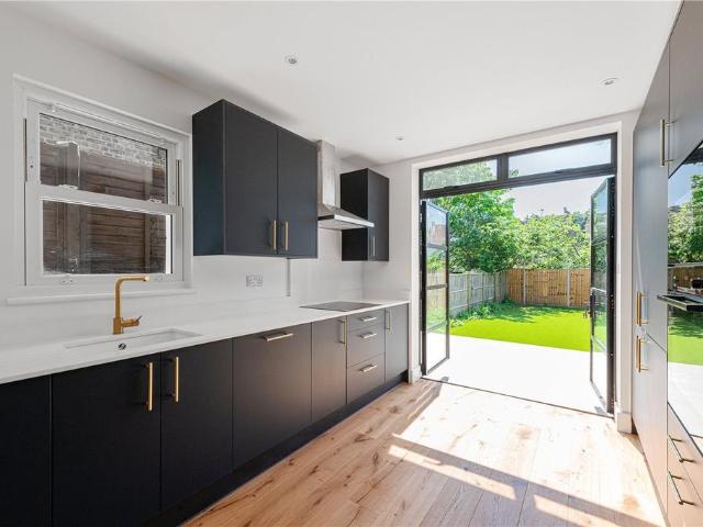 House for rent in Harlesden, Greater London