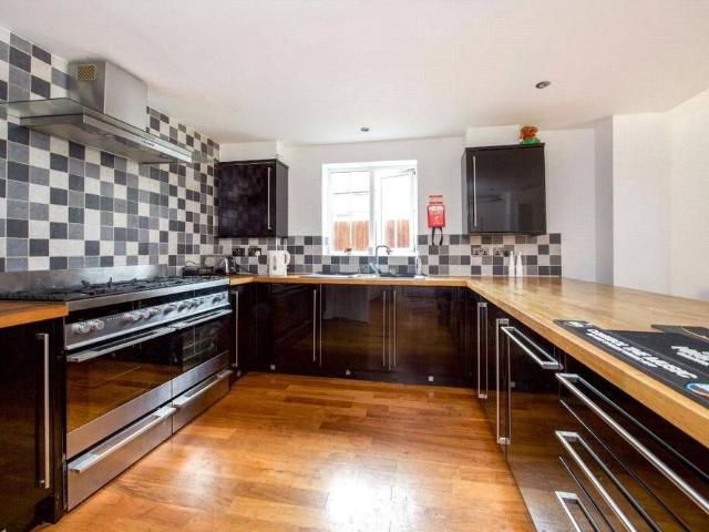 House for rent in Ripley Springs, Row Town