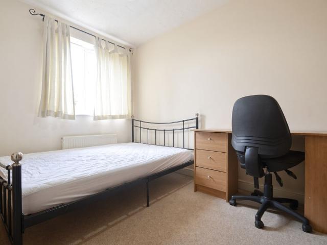 Room for rent in Ripley Springs, Runnymede